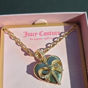 💗Juicy Couture Gold and Green Heart Necklace🎀